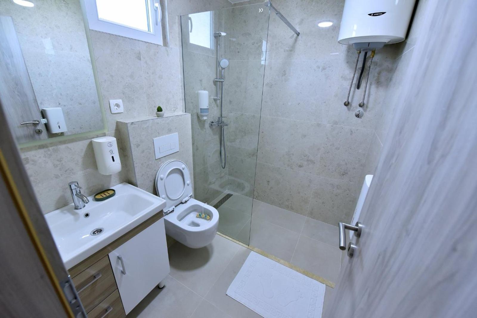 Airport Apartments Tri Hrasta Podgorica Exterior foto